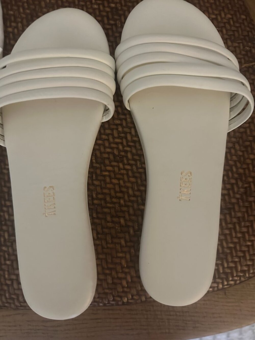 TKEES Women's White Leather Slide Sandals – Size 7 – Never Worn